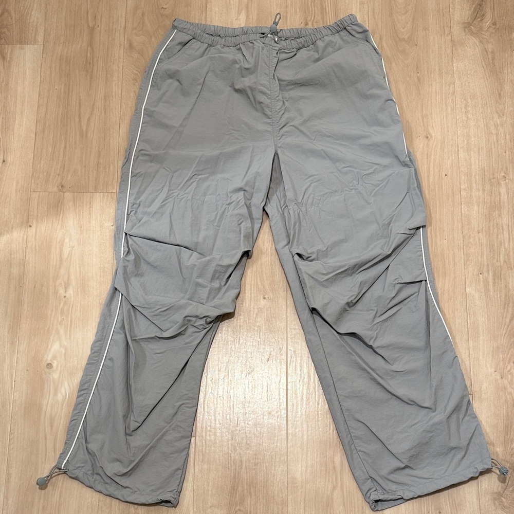 H&m women’s  Light Gray Cargo Pants